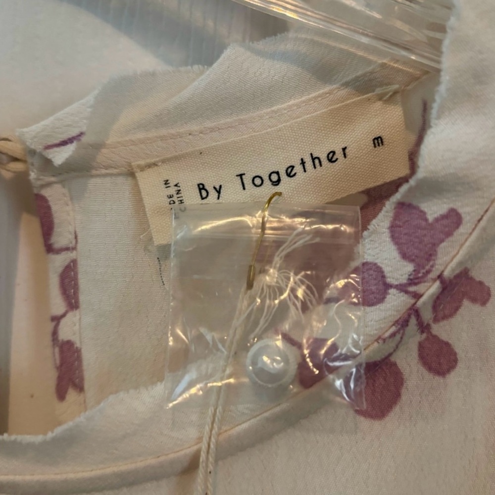 NWT By Together Cream and Pinkish Light Purple Floral Blouse - Picture 3 of 3